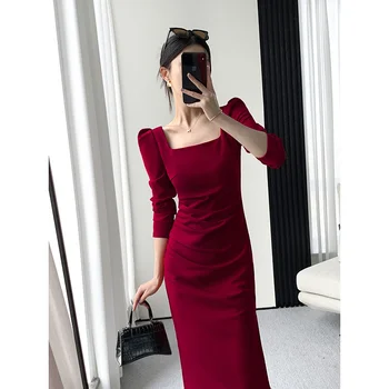 Красное платье женское весна 2023, новинка, длинный рукав, тонкая талия, темпераментная юбка с квадратным воротником.