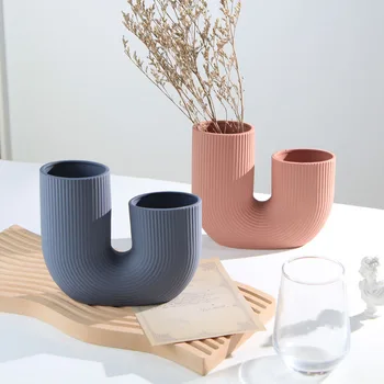 Новое дизайнерское украшение стола полосатая u-образная матовая ваза для цветов из керамической глины ручной работы в скандинавском стиле