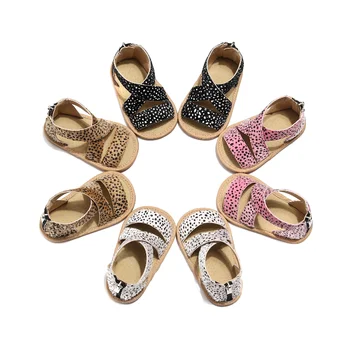Новые детские модные сандалии с леопардовым принтом, удобная повседневная обувь на нескользящей мягкой подошве для девочек
