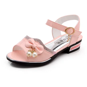 Сандалии принцессы для девочек; Детская обувь; Новинка 2022 года; Модные сандалии с цветами, бусинами и бантом; Летняя Мягкая повседневная обувь на плоской подошве для малышей;
